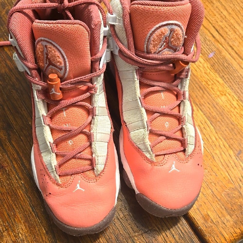 Pink and White High-Top Sneakers with Lace-Up Design jordan 6